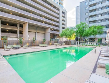 Relaxing 2BD - Central Downtown - Gym, Pool, Parking 4