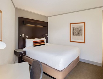 Relaxing Stay Near Harvard, Indoor Pool, Pet-Frien 3