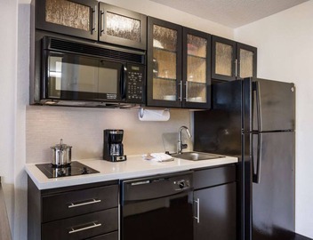 Relaxing Studio w/Fully-equipped Kitchen! Pets Allowed, BBQ Facilities, Parking 2