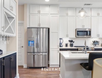 Reluxme|Uptown 2BR w/Hot Tub, Gym, Pools & Views 5