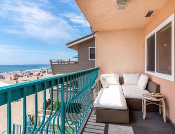 Remodeled Oceanfront Condo | Top Floor Views, King Bed & Beach Access 5