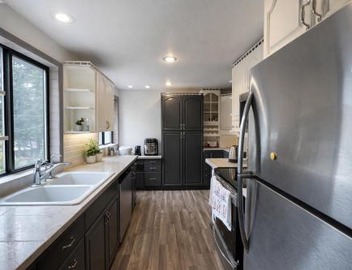 Remodeled, Spacious, Modern Retreat 5 BR, 3BA, 2KIT 3