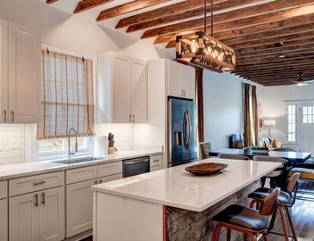 Renovated 3BR LGD home near Magazine St. Walk to cafés, streetcar to FQ & Dome. 5