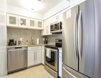 Renovated Condo in the Heart of DuPont Circle- 2 blks to Metro 5