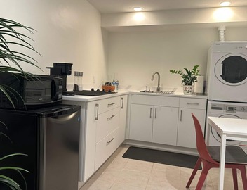 ✨ Renovated Garden Suite Near UBC, MAJOR INTERNATIONAL SPORTING EVENT, Down Town, Airport & Beaches 3