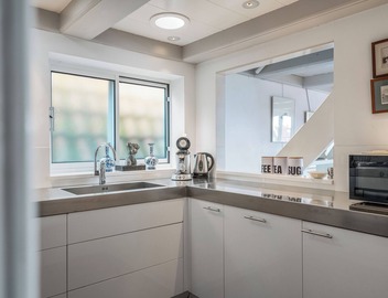 Rent The Dutch Buoy, gorgeous 17th century canal house, 8 kms from Amsterdam. 3