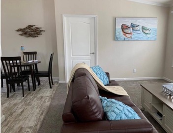 Resort Cottage near parks at Great Price! 2