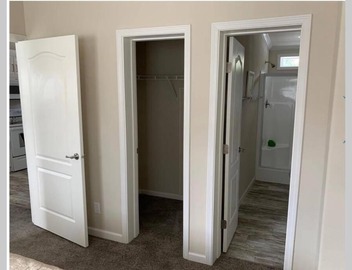 Resort Cottage near parks at Great Price! 3