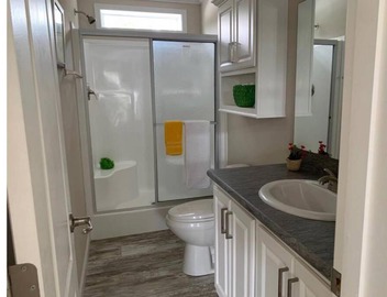Resort Cottage near parks at Great Price! 4