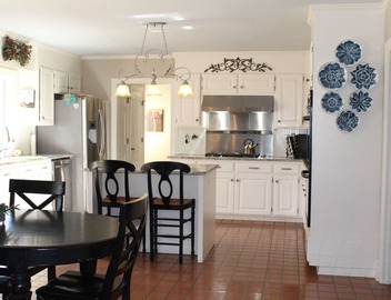 Retreat in the City - country setting in the city with large private pool 2
