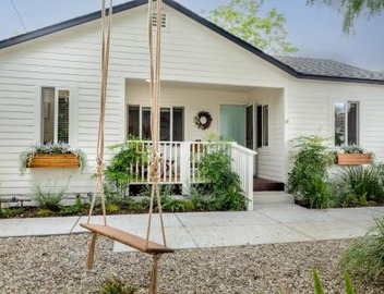 Retro Cottage, Hot Tub, Putting Green, walk to all 3