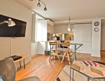 Ribeira 4 - Boavista - Completely refurbished apartment! Just a few steps from the Ribeira Market, T 2