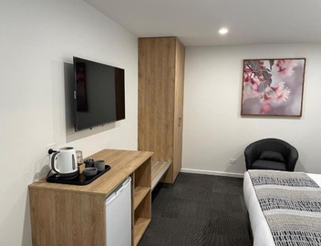 Risdon Brook Hotel 2