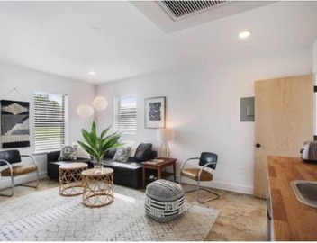 River Breeze Quiet & Modern Black Pearl Apartment 5