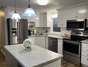 River Gem! A little piece of waterfront paradise with a cozy river home. 2