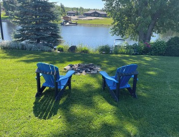 River Gem! A little piece of waterfront paradise with a cozy river home. 5