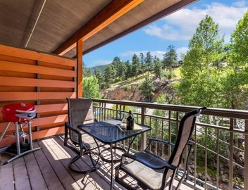 River Overlook Loft: Downtown Condo 2