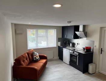 River Studio Sleeps 2 with Parking & Dog Friendly 4