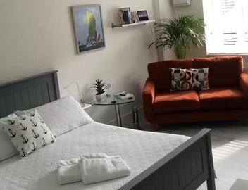 River Studio Sleeps 2 with Parking & Dog Friendly 2