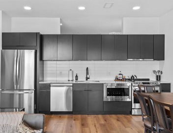 River View 2-Bedroom Apartment with Free Garage Parking 5