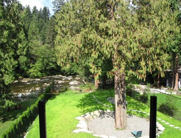 Riverfront Bed and Breakfast 5