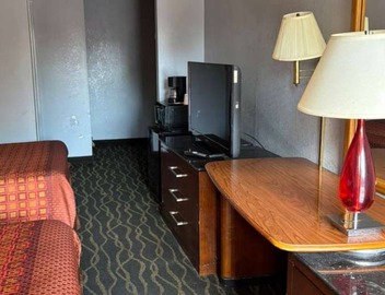 Riverfront Inn 5