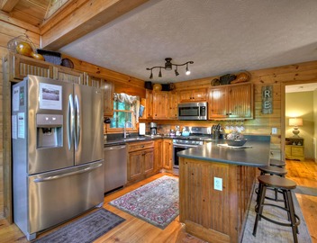 Riverfront, loud rapids, on tubing path - easy access (neighboring River's Echo) 3