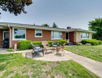 Riverfront McHenry Home w/Dock & Kayaks 3