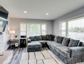 Riverfront McHenry Home w/Dock & Kayaks 4
