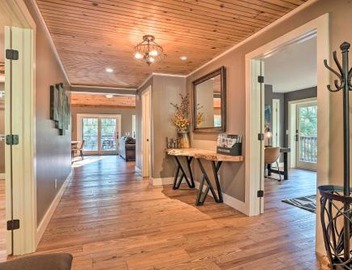 Riverfront Tallulah Falls Cabin w/Hot Tub! 3