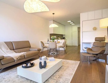 Riverside Apt with Balcony & Notre Dame Views 5