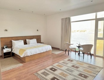 Riverside Hotel 5