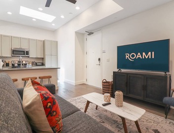 Roami at Bourbon Place | 1 Block to Bourbon St 4