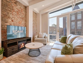 Roami at Churchill | 2 Bedroom w/Balcony 2