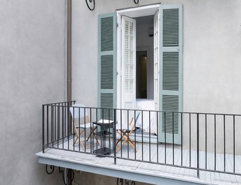 Roami at St. Helene | Balcony | Studio w/pool 4