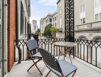 Roami at St Helene Chartres St with Balcony, Pool 4
