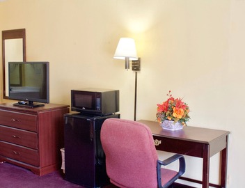 Rodeway Inn Monroe 4