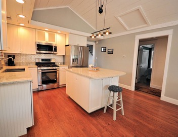 Romantic Historic Cottage in the Ozarks! 2