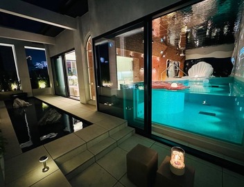 Romantic Luxury Penthouse in Trendy Hongdae with Private Rooftop Pool 4