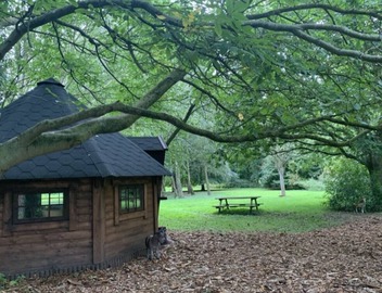 Romantic Pixie Hut with Private Woodland 4