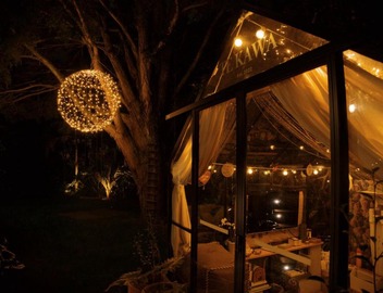 Romantic Retreat with Hot Tub Glasshouse and Ensuite 3