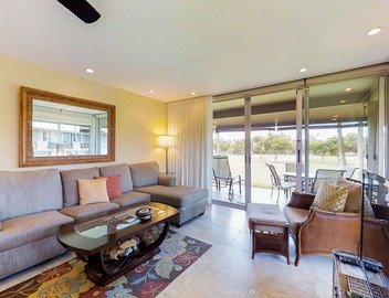 Romantic, waterfront studio with pool, hot tubs & golf course view 3