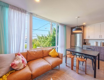 Rooftop Mural 1GB Parking AC FIFAStadiums W/D BBQ Mountain&Bay Views New Kitchen 3