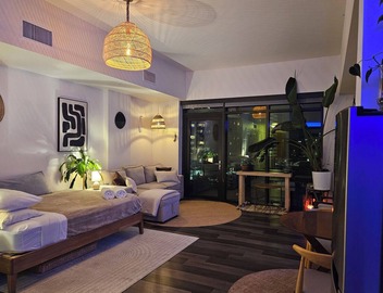 Rooftop Pool open all year round, Hot Tub and breathtaking Mountain View’s 4