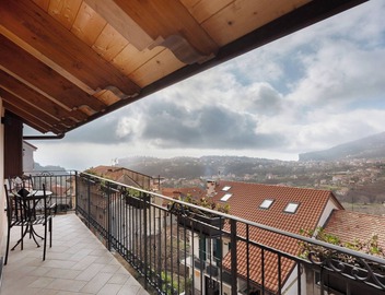 Room 'Camera Miseria E Nobilta' with Balcony, Wi-Fi and Air Conditioning 4
