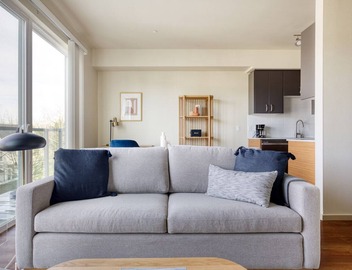 Roomy Redmond 1BR w/Gym, W/D & Courtyard, near buses, by Blueground 4