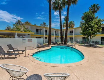 Roosevelt Row! 1 bedroom & pool! 4