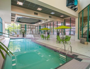 Rosedale on Robson Suite Hotel 5