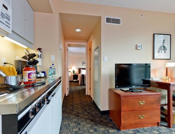 Rosedale On Robson Suite Hotel 3