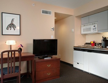 Rosedale On Robson Suite Hotel 4
